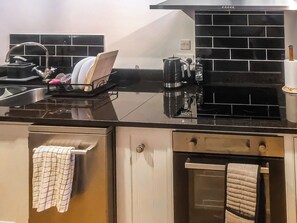 Dishwasher, high chair, freezer - Cragganmore Barn - UK38354 (Kiltarlity)