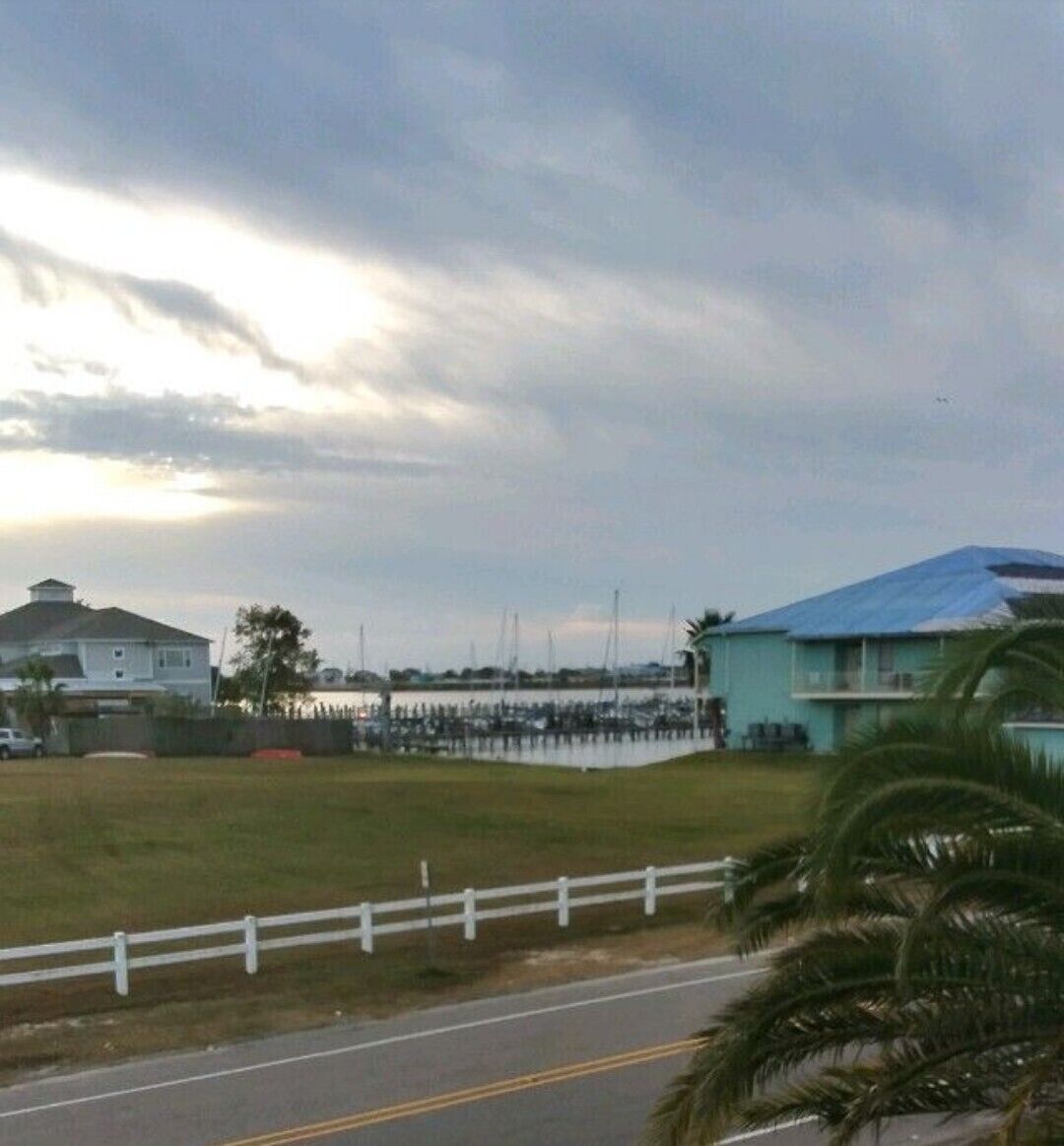 3bd 2.5 bath waterfront townhouse