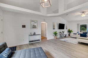 Smart TV - **EXCLUSIVE 3-bedroom w/heated private pool** (Palm Coast)