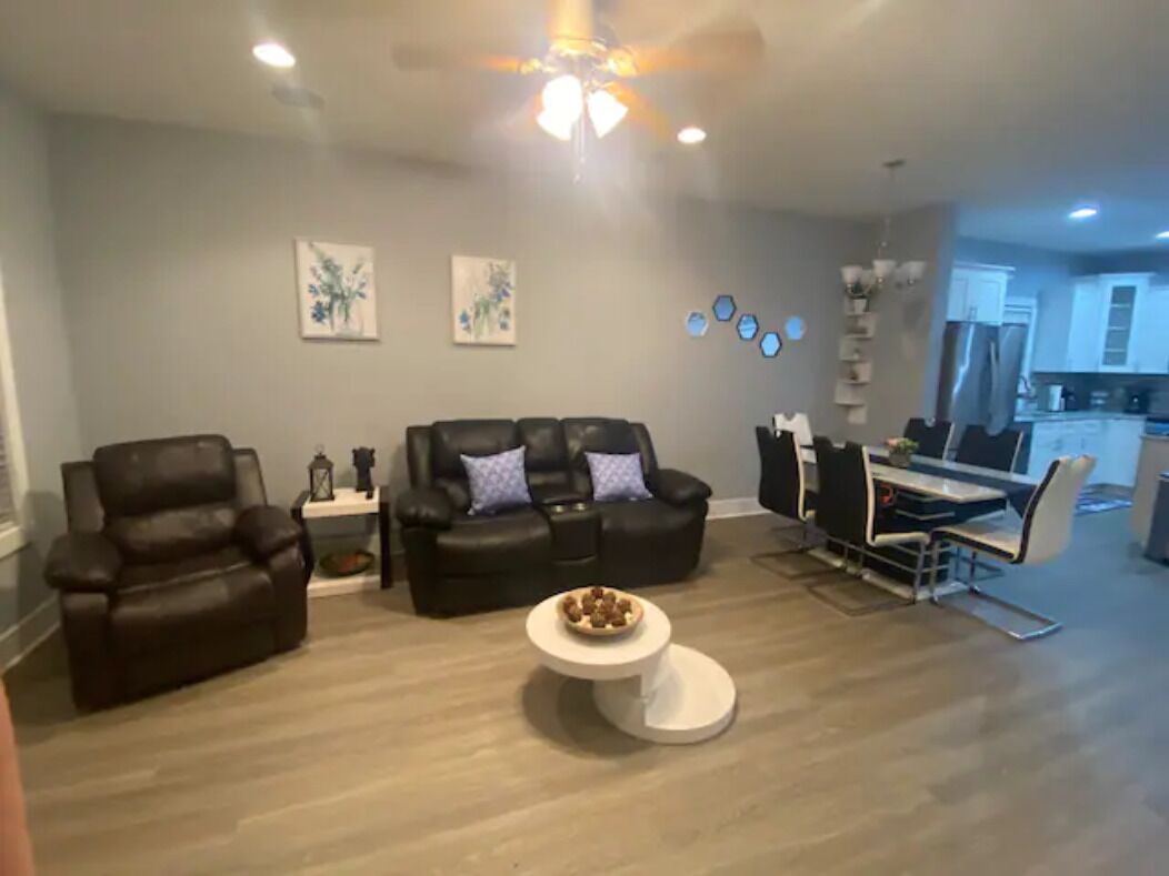 7mint to the Beach, 3B/3baths, & completely fence backyard