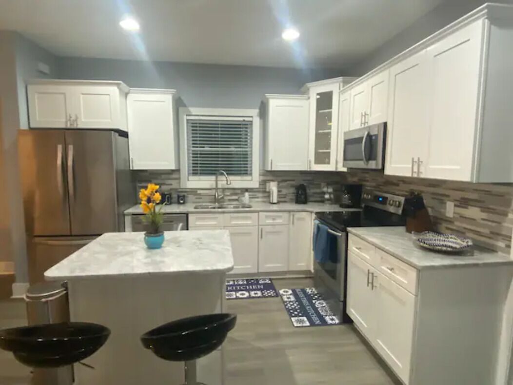 7mint to the Beach, 3B/3baths, & completely fence backyard