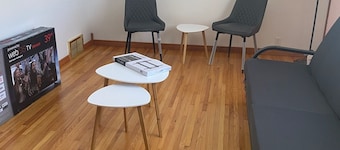 ★4 Bedroom Bungalow - Near RCMP Heritage Centre ★