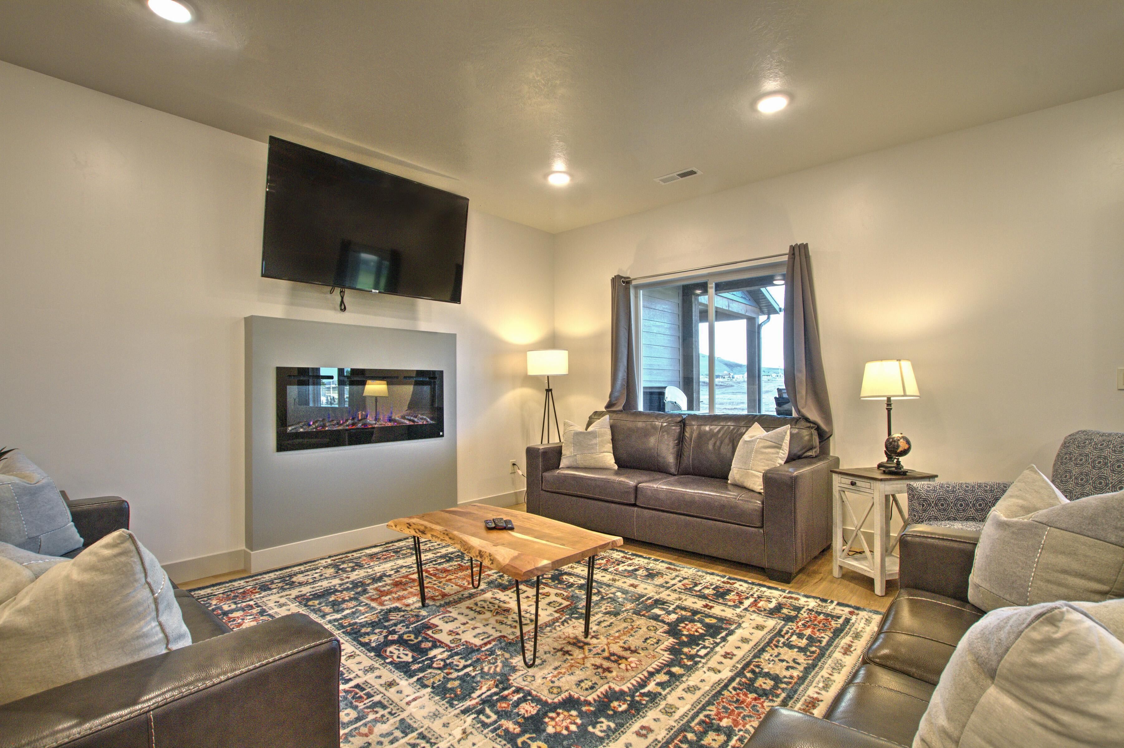 Townhome 24 at Waterdance - Sleeps 16, 4 Bed-4.5 Bath with shared outdoor pool