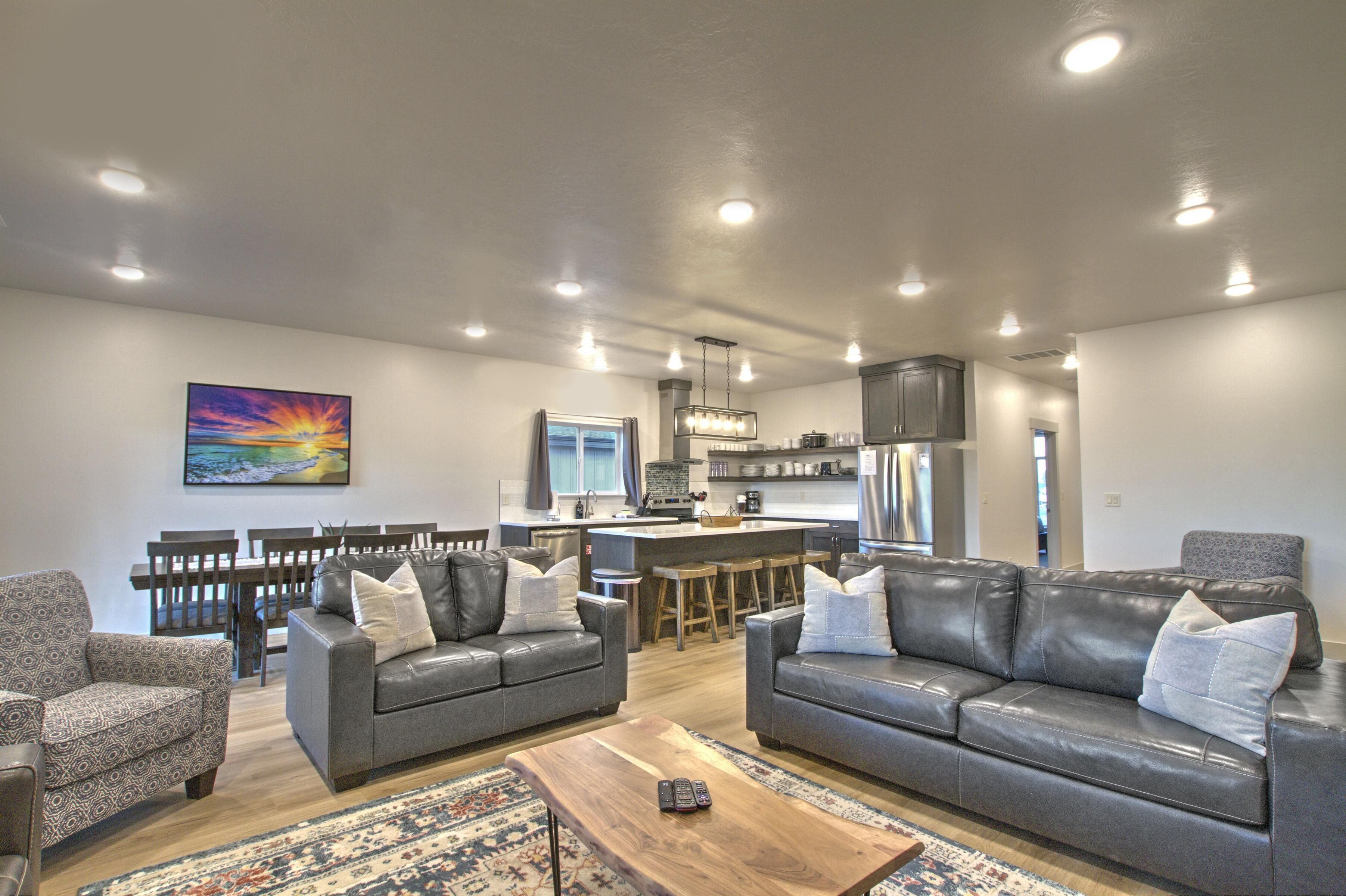 Townhome 24 at Waterdance - Sleeps 16, 4 Bed-4.5 Bath with shared outdoor pool