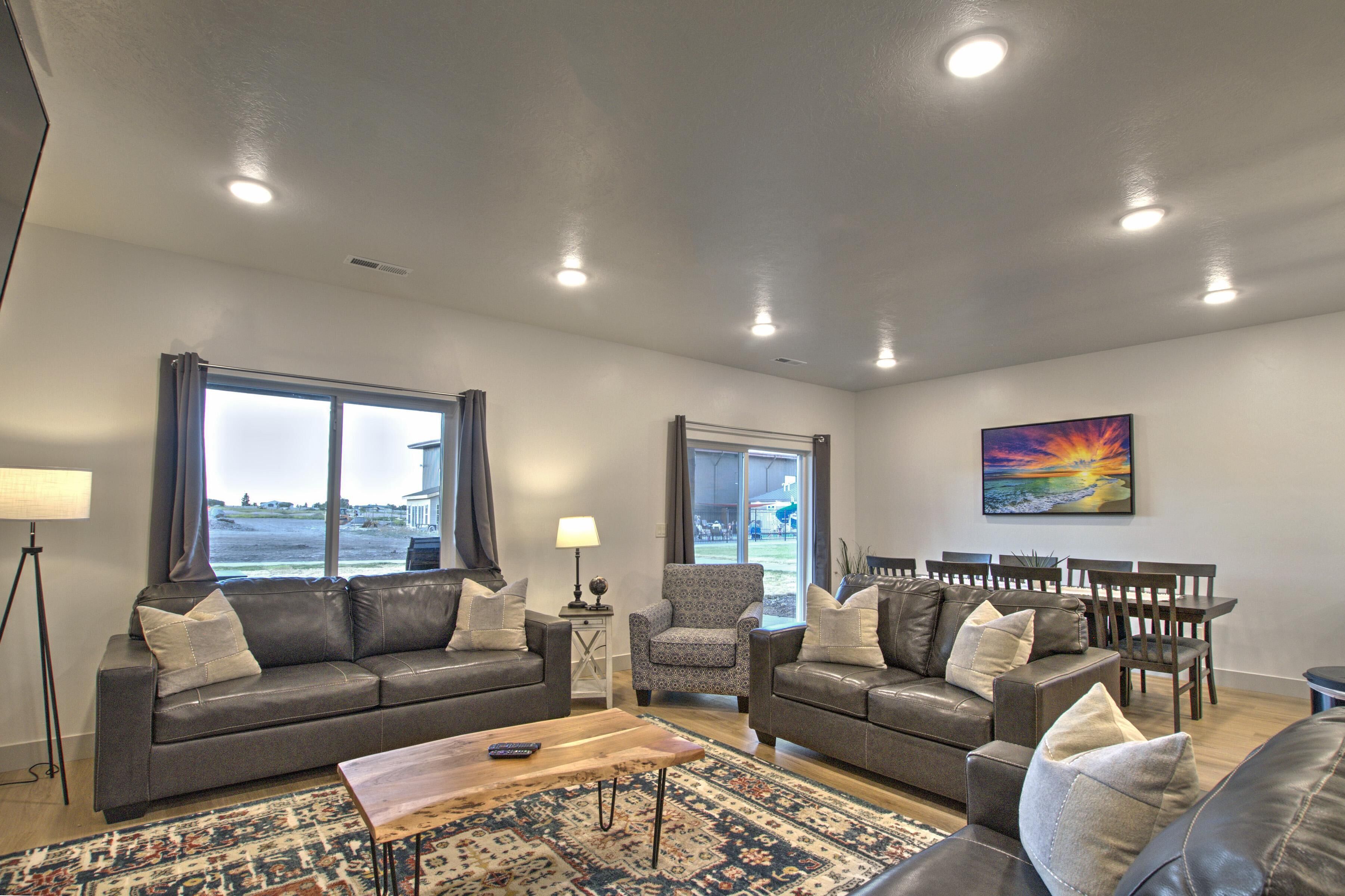 Townhome 24 at Waterdance - Sleeps 16, 4 Bed-4.5 Bath with shared outdoor pool