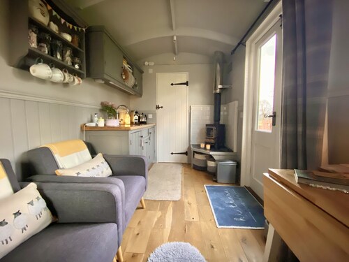 Luxurious shepherds hut with hot tub and pizza oven in the Scottish Trossachs