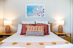2 Schlafzimmer, Schreibtisch, Bügeleisen/Bügelbrett, Reisekinderbett