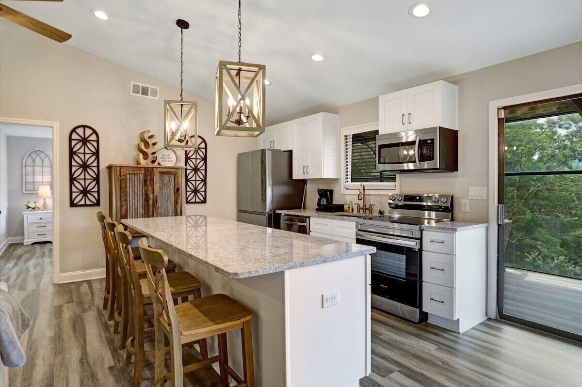 Frigorífic, microones, forn i placa de cuina 