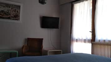 Habitación doble clásica | Escritorio, wifi gratis y ropa de cama