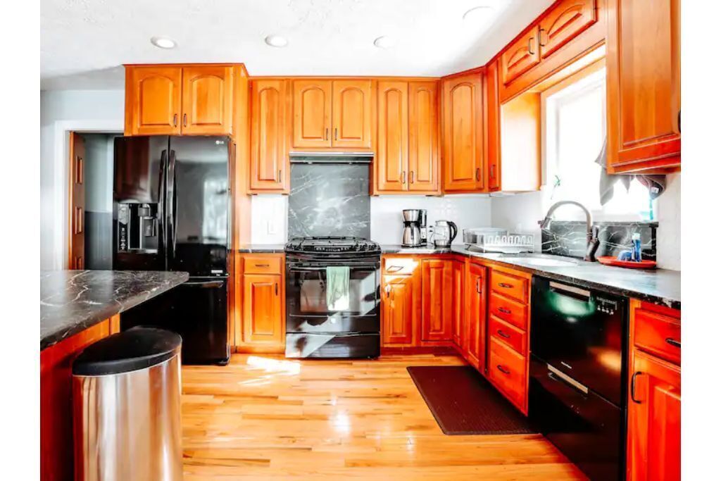 Spacious Hillside Oasis in DT Fayetteville ★ NRG