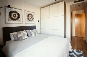 2 slaapkamers, een strijkplank/strijkijzer, reisbedje, gratis wifi