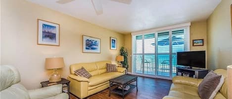 Smart TV, DVD player, books, stereo