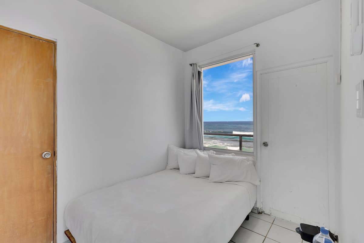 Honeymoon Room | 1 bedroom, bed sheets