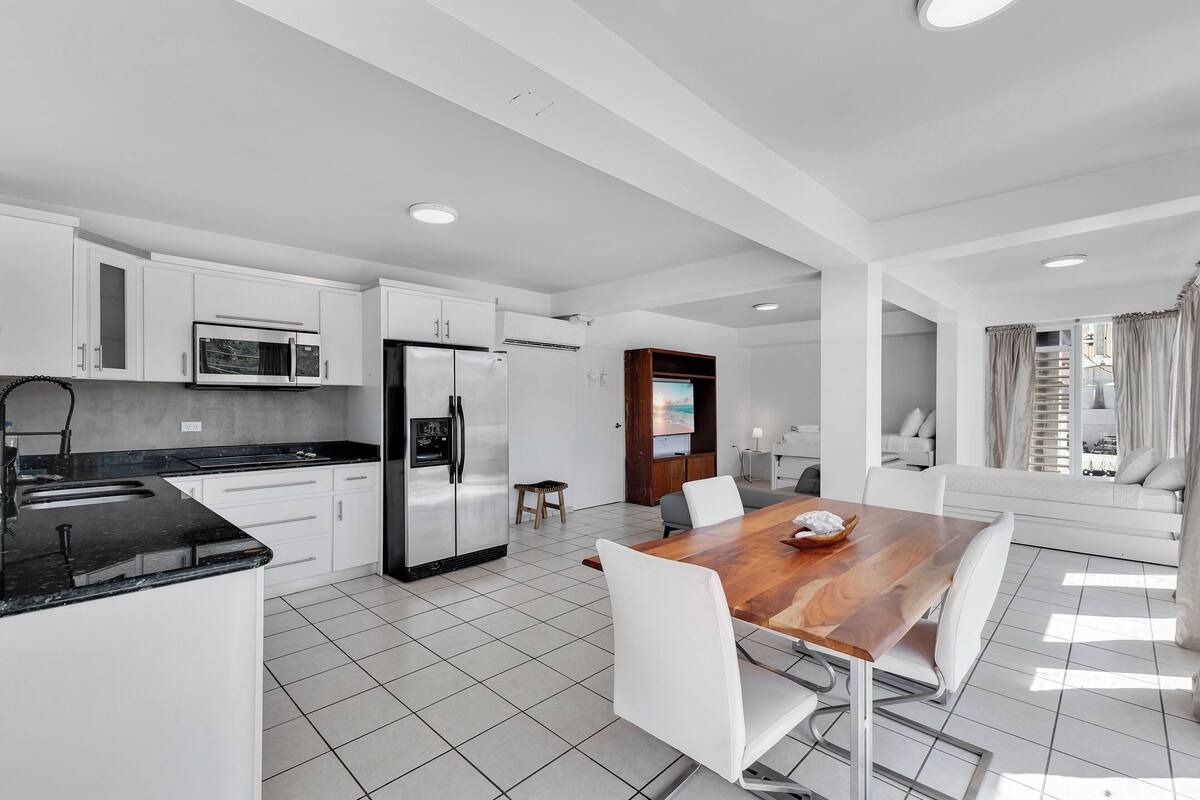 family studio suite | private kitchen