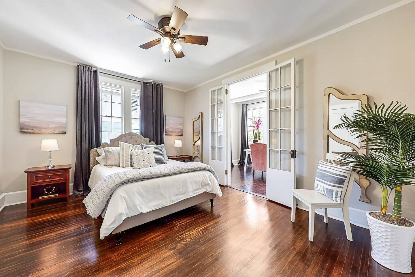 4 bedrooms, desk, iron/ironing board, WiFi