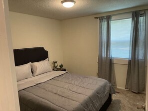 4 bedrooms, desk, iron/ironing board, WiFi