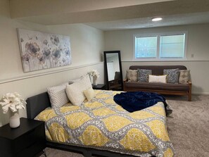 4 bedrooms, desk, iron/ironing board, WiFi - 8107 Bald Ridge · 4 Bedroom Home, Mins from Uptown, Pet-friendly (Charlotte)