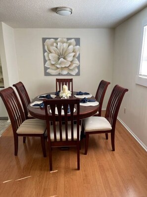 Dining - 8107 Bald Ridge · 4 Bedroom Home, Mins from Uptown, Pet-friendly (Charlotte)