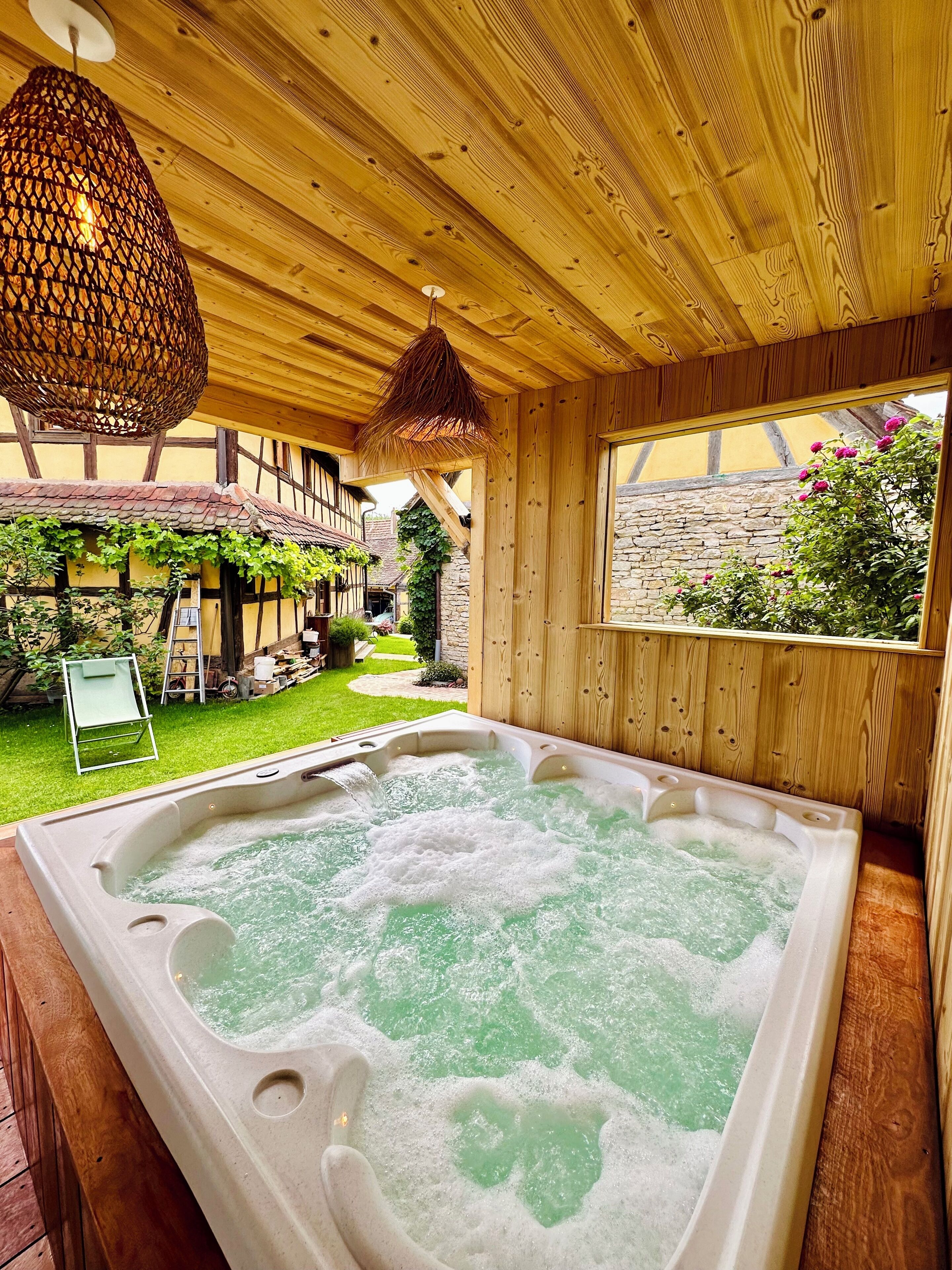 Outdoor spa tub