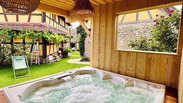 Bain à remous extérieur