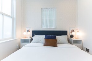 2 slaapkamers, een bureau, een strijkplank/strijkijzer, wifi