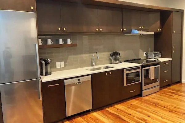 Frigorífic, microones, forn i placa de cuina