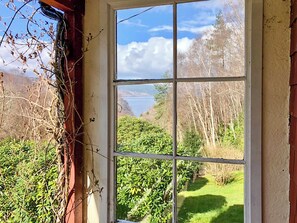 Interior - 3 bedroom accommodation in Inverfarigaig (Inverfarigaig)