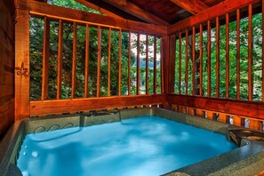 Indoor spa tub
