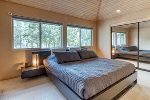 4 bedrooms, iron/ironing board, travel crib, free WiFi