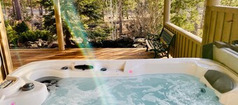 Modern Sunriver Luxury Home with Fenced Turf Pet Yard, Large Kids Room, SHARC !!