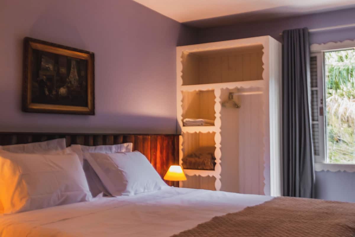 Premium bedding, minibar, travel cot, free WiFi