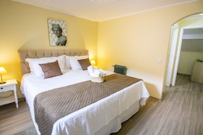 Premium bedding, minibar, travel cot, free WiFi - Green Village Hotel (Camanducaia)