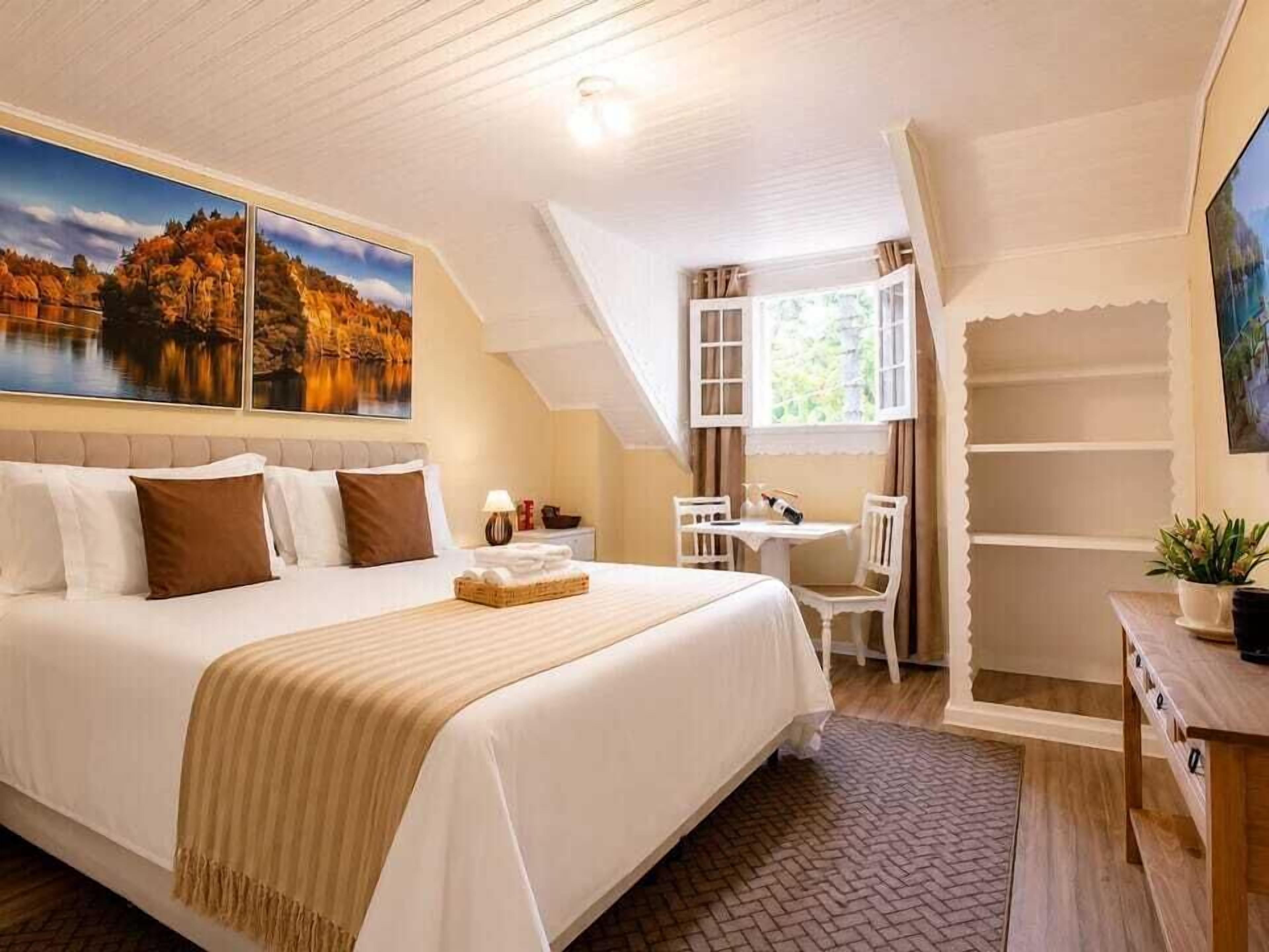 Standard Apartment | Minibar, WiFi (free), bed sheets