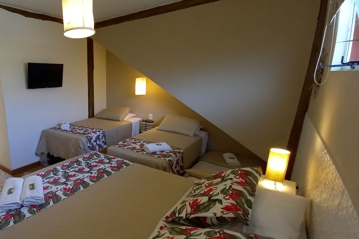 Kamar Keluarga | Tirai kedap cahaya dan Wi-Fi gratis