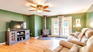 TV, fireplace, DVD player