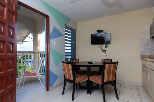 Deluxe Studio Suite | Free WiFi, bed sheets, wheelchair access