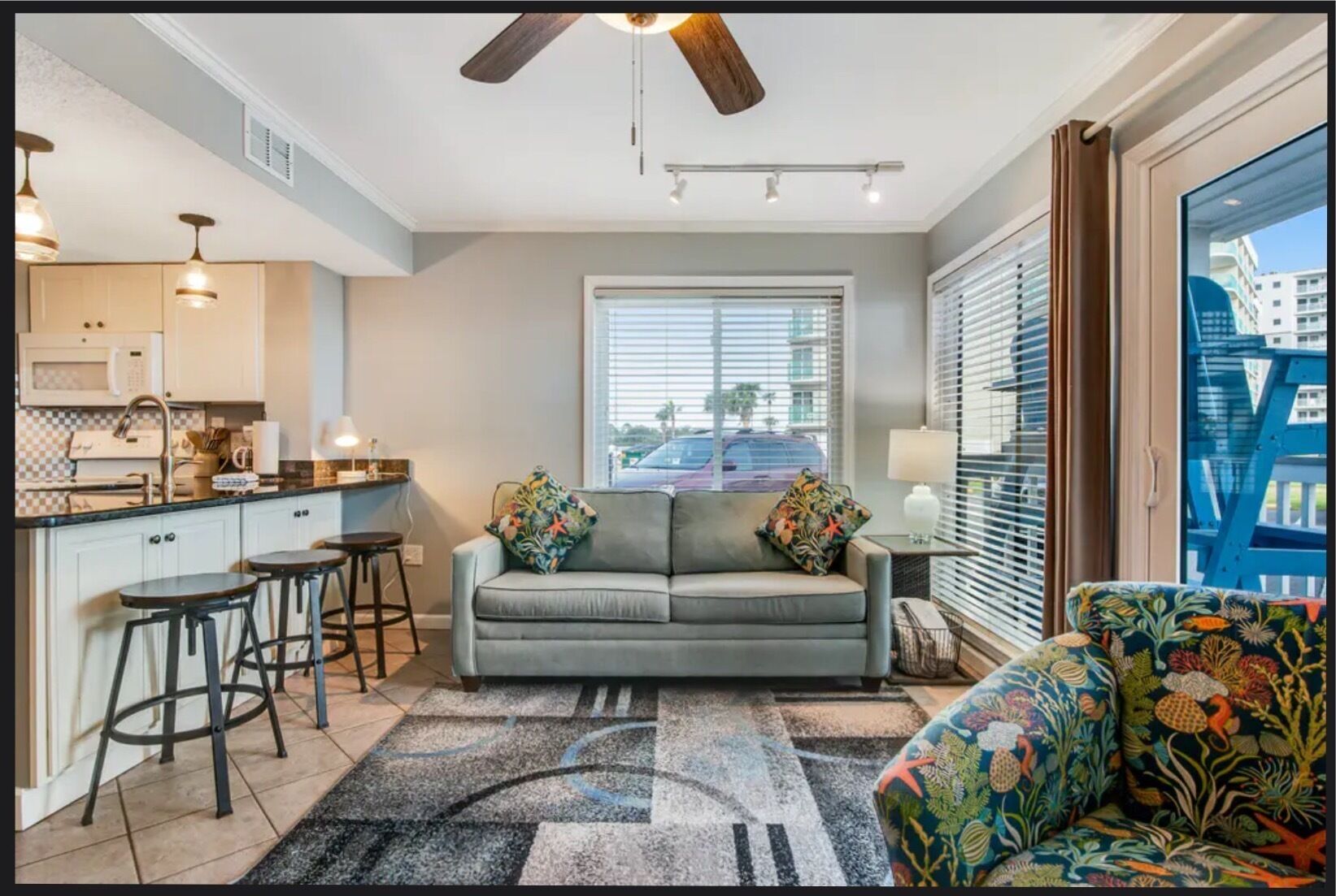 Beachfront “Our Happy Place” Ground Level 2/2 sleeps 8