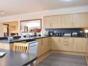 Dishwasher, cookware/dishes/utensils