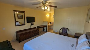 Free WiFi, bed sheets - Canadian Inn (Canadian)