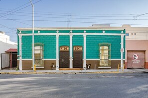 Front of property - Hotel Suites 1836 (Monterrey)