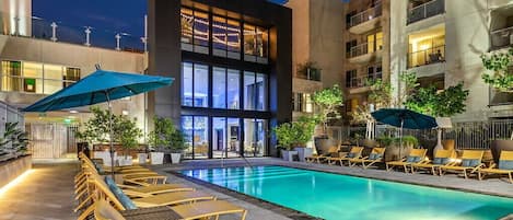 Outdoor pool, a heated pool