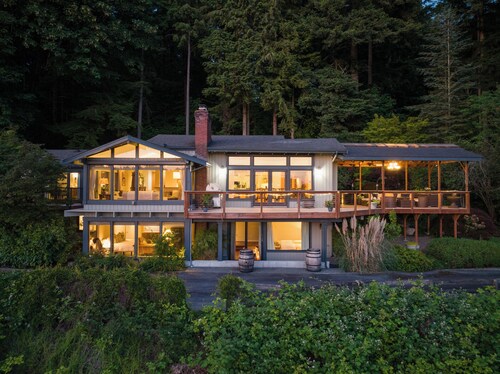 Woodinville Wine Country Tuscan/Chateau Style Home w/ Winery. Wines by appt.