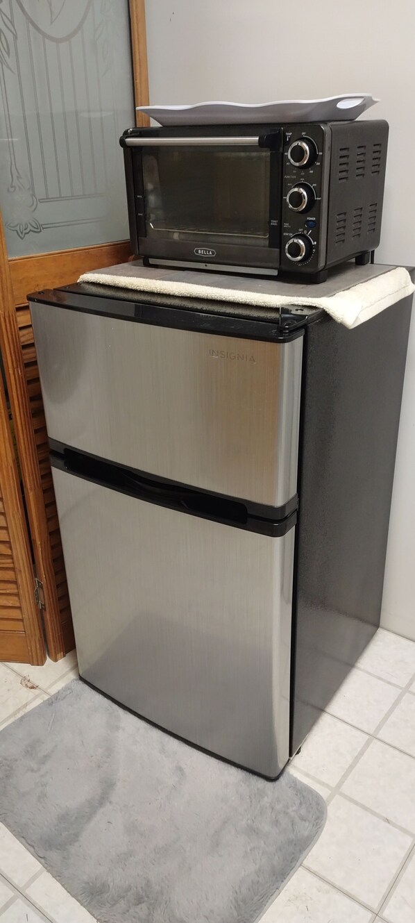 Mini fridge and freezer, and small broiler/oven