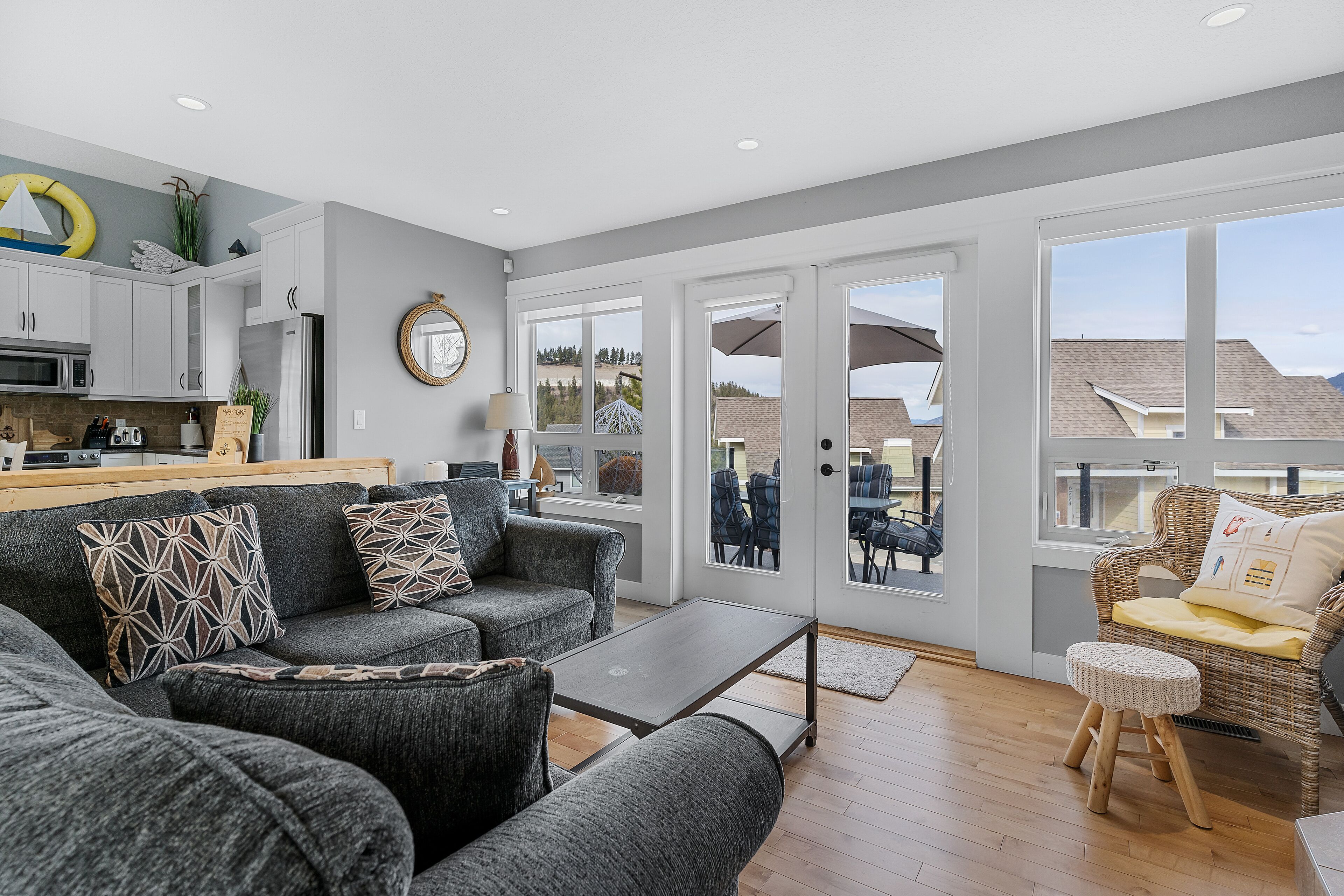 PETS AND LARGE FAMILIES WELCOME!! MONTHLY RATES! WE LOVE TO HOST FAMILIES! 