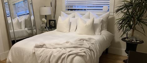 1 bedroom, desk, free WiFi, bed sheets