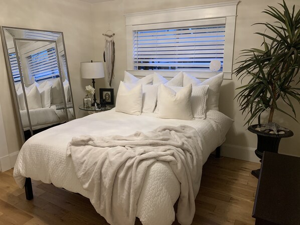 1 bedroom, desk, free WiFi, bed sheets