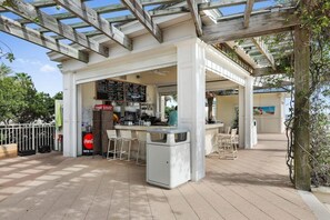 Bar (on property) - C1108 Beach Club, Grill, King/full-twin bunk with trundle/Sleeper (8) (Gulf Shores)