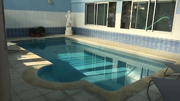 Lämmitetty uima-allas