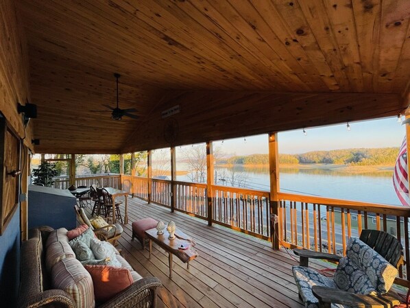 Terrace/patio - 5bd~4ba Near Smoky Mountains Attractions~Majestic Views, Hot Tub, FirePit SMORES (Dandridge)