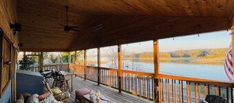 5bd~4ba Near Smoky Mountains Attractions~Majestic Views, Hot Tub, FirePit SMORES